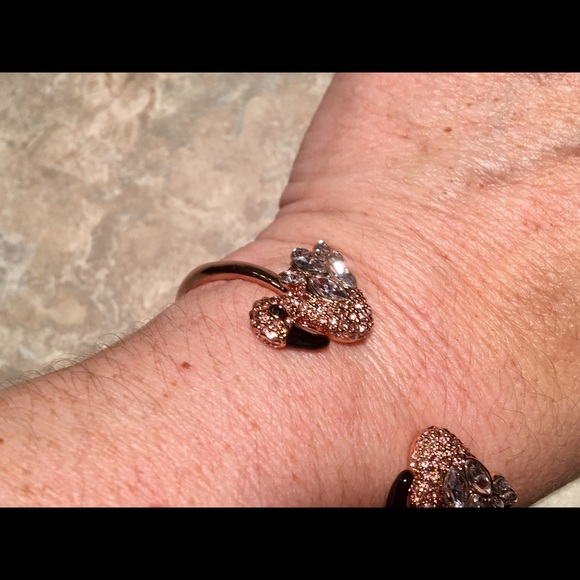 Kate Spade ♠️ Pink Pave Crystal Flamingo Bracelet - Picture 3 of 7
